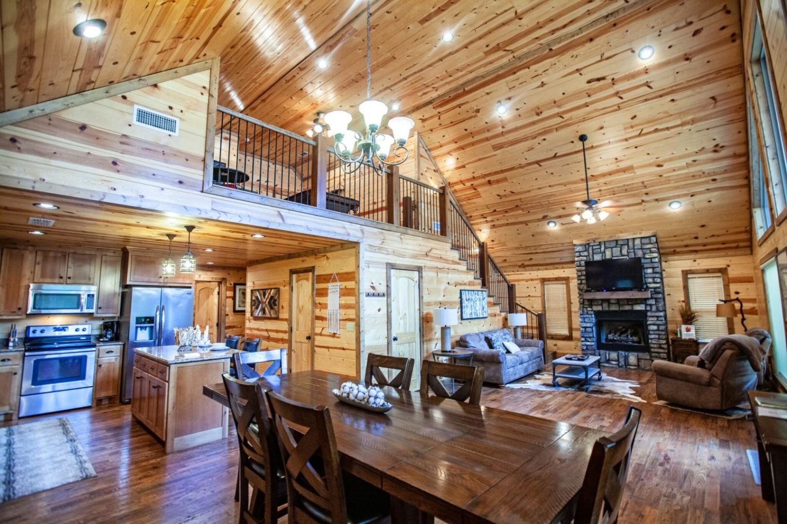 Pet-Friendly Broken Bow Cabins - Blue Beaver Cabins